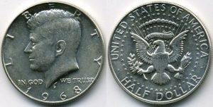 Профиль президента Джона Кеннеди на монете в полдоллара