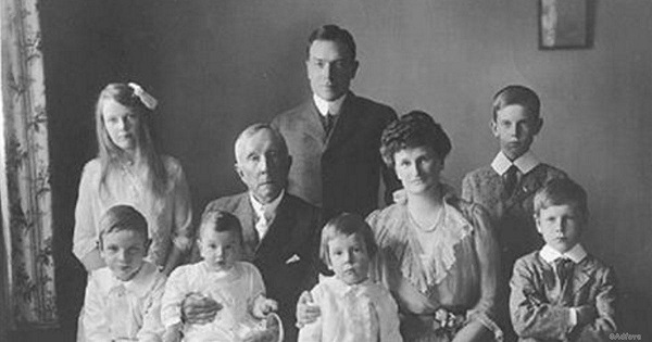  Джон Рокфеллер с семьёй